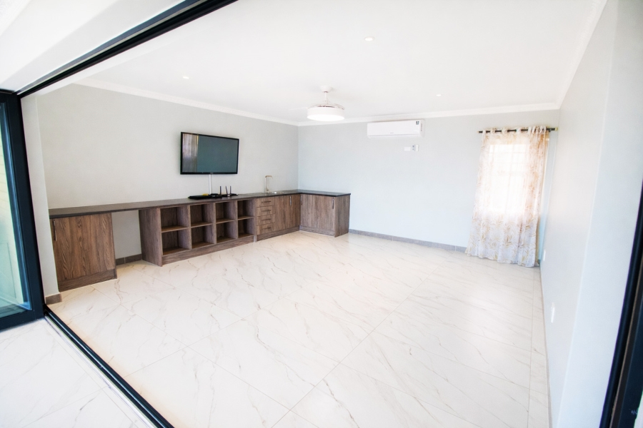 4 Bedroom Property for Sale in Wavecrest Eastern Cape